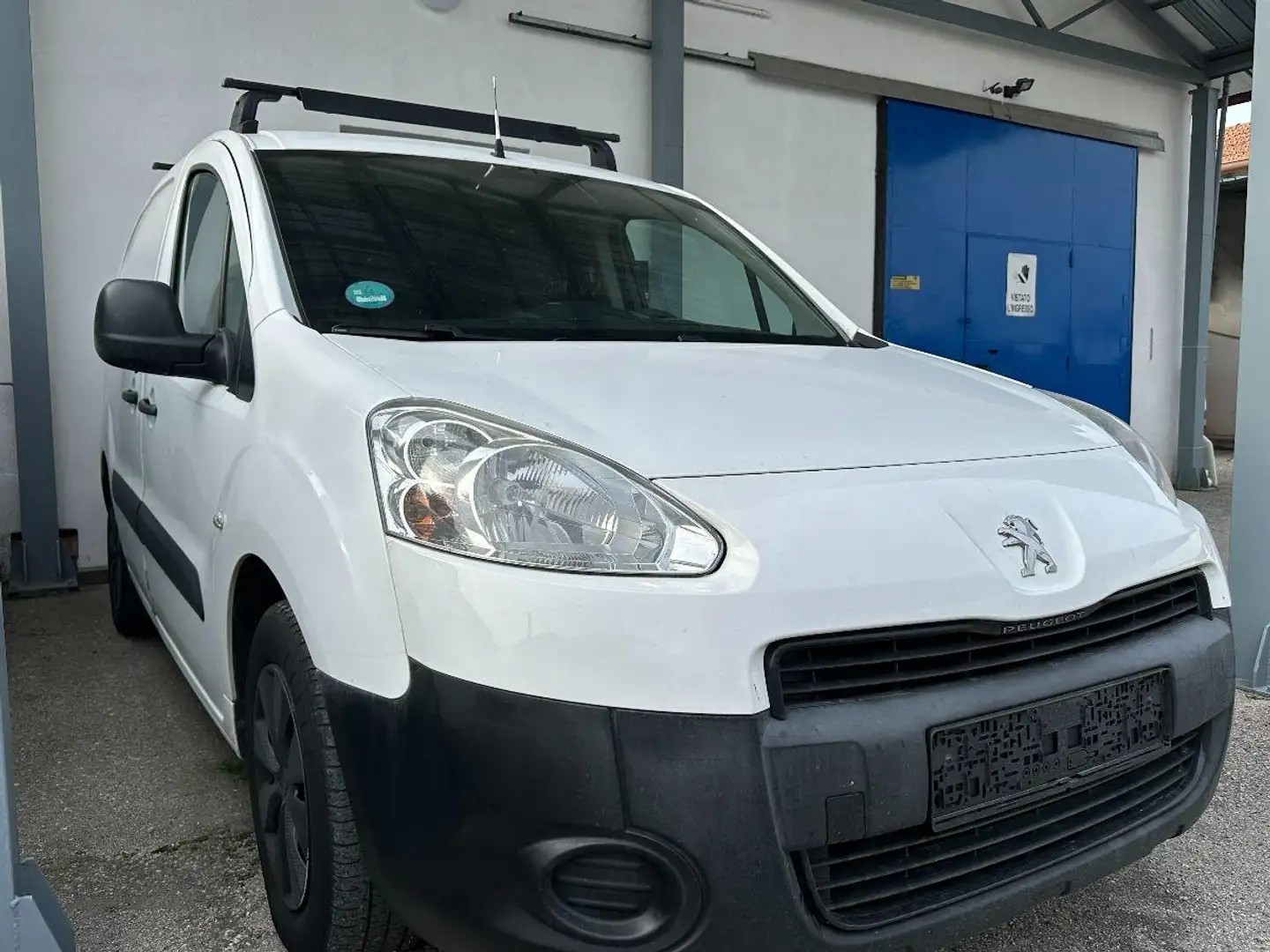 Peugeot Partner Tepee 1.6 HDi 92 CV Outdoor Blanc - 1