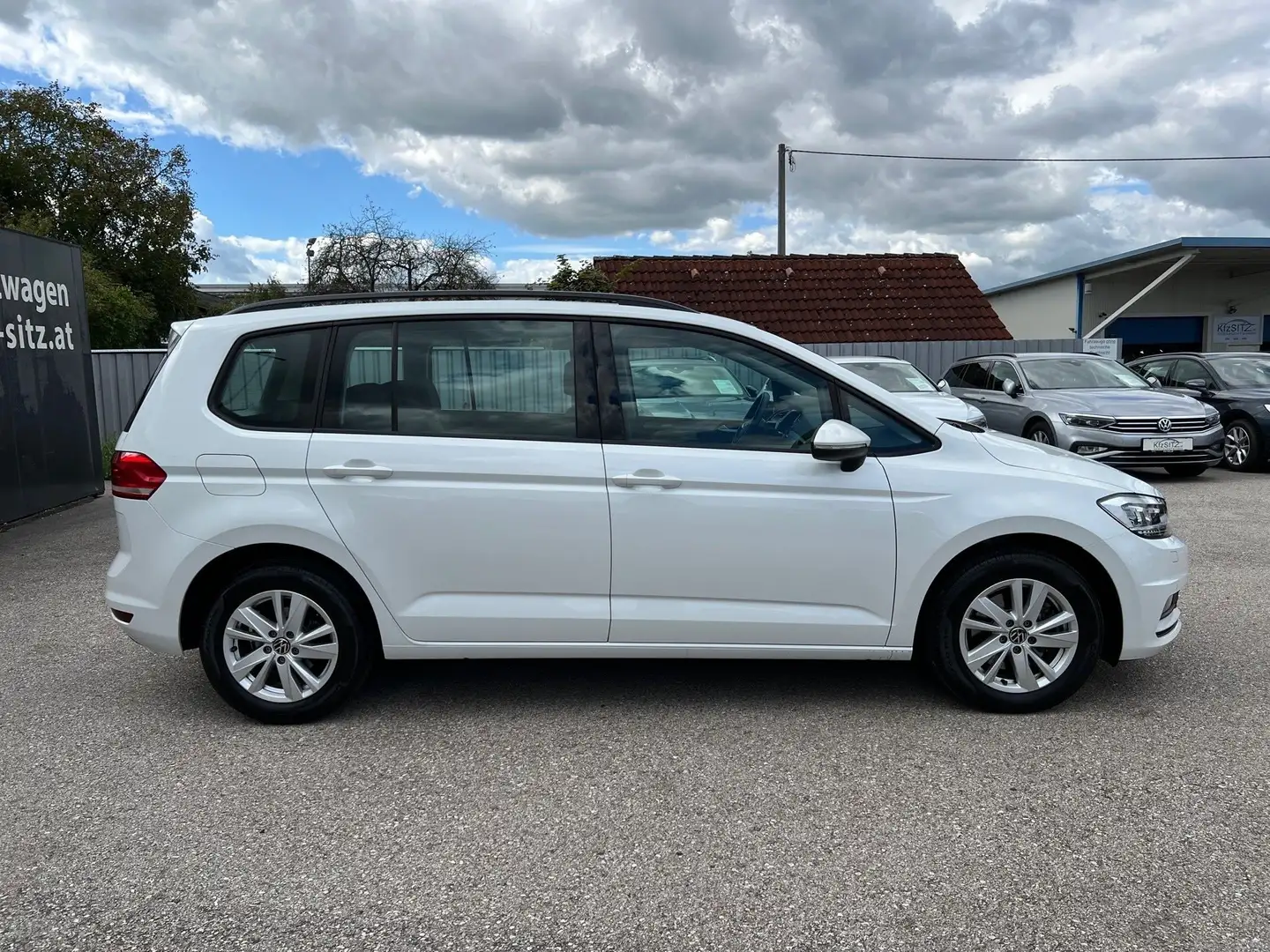Volkswagen Touran Comfortline 2,0 BMT TDI DSG | NP: €52.000 Bílá - 2
