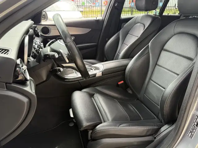 Mercedes-Benz C-Class view 4