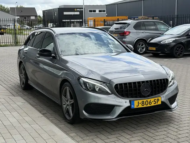 Mercedes-Benz C-Class view 9