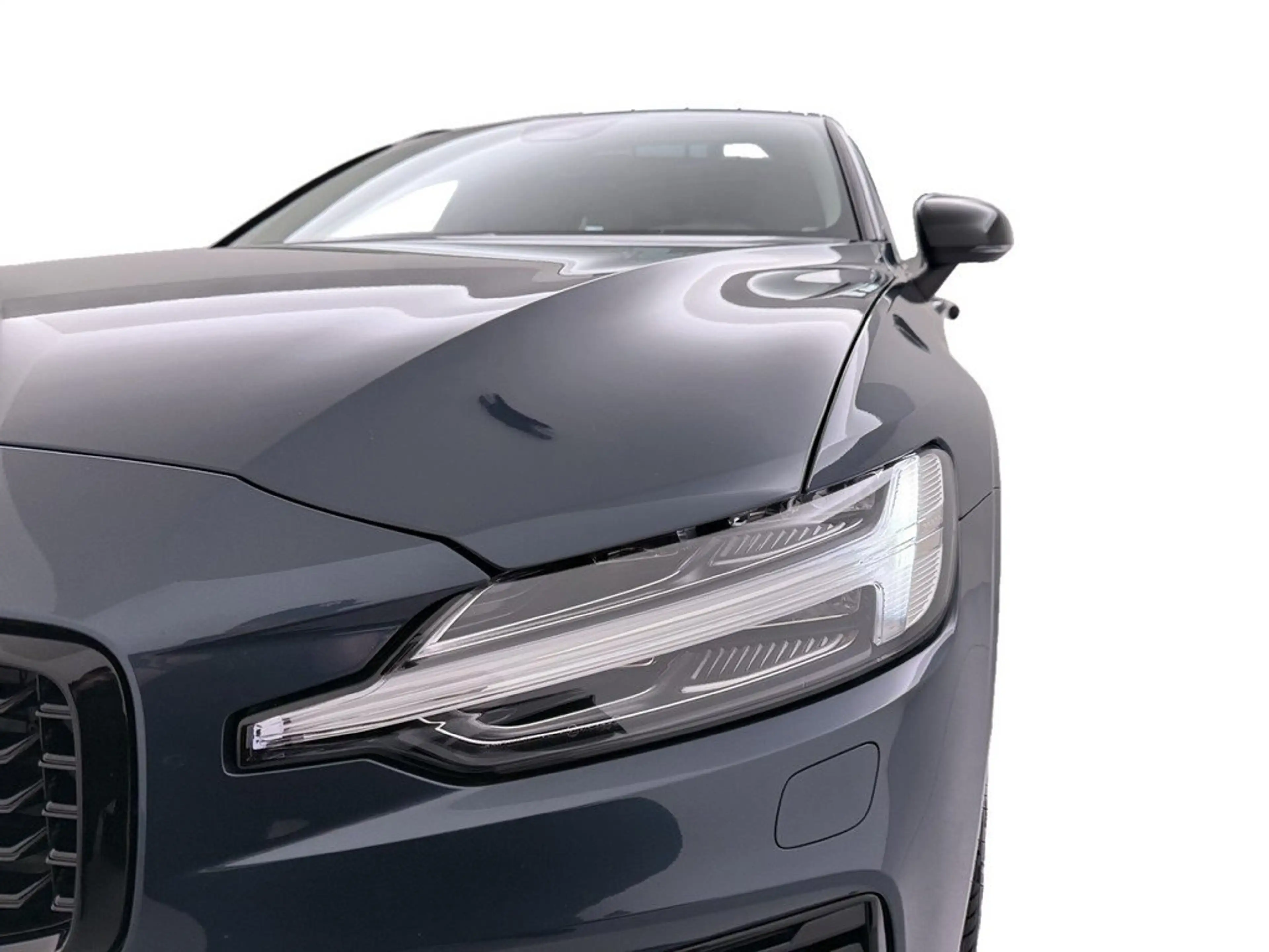 Volvo V60 T8 Plus Dark Plug-In Hybrid AWD STANDHZ PANO — photo 10