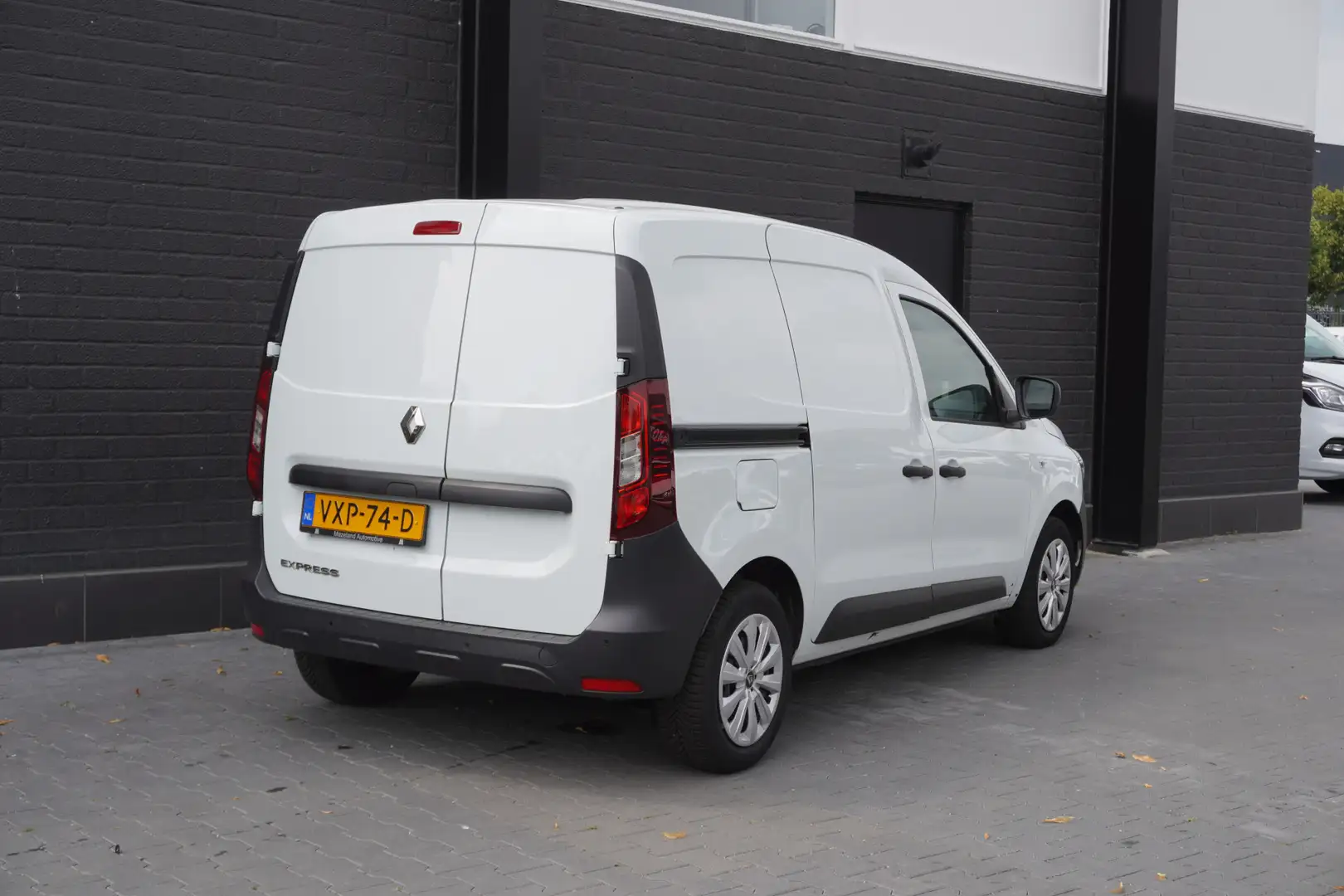 Renault Express 1.5 dCi EURO 6 - Airco - Cruise - PDC - € 12.950,- Wit - 2