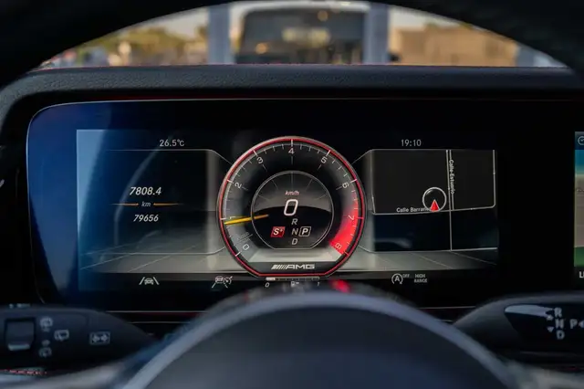 Mercedes-Benz G-Class view 9