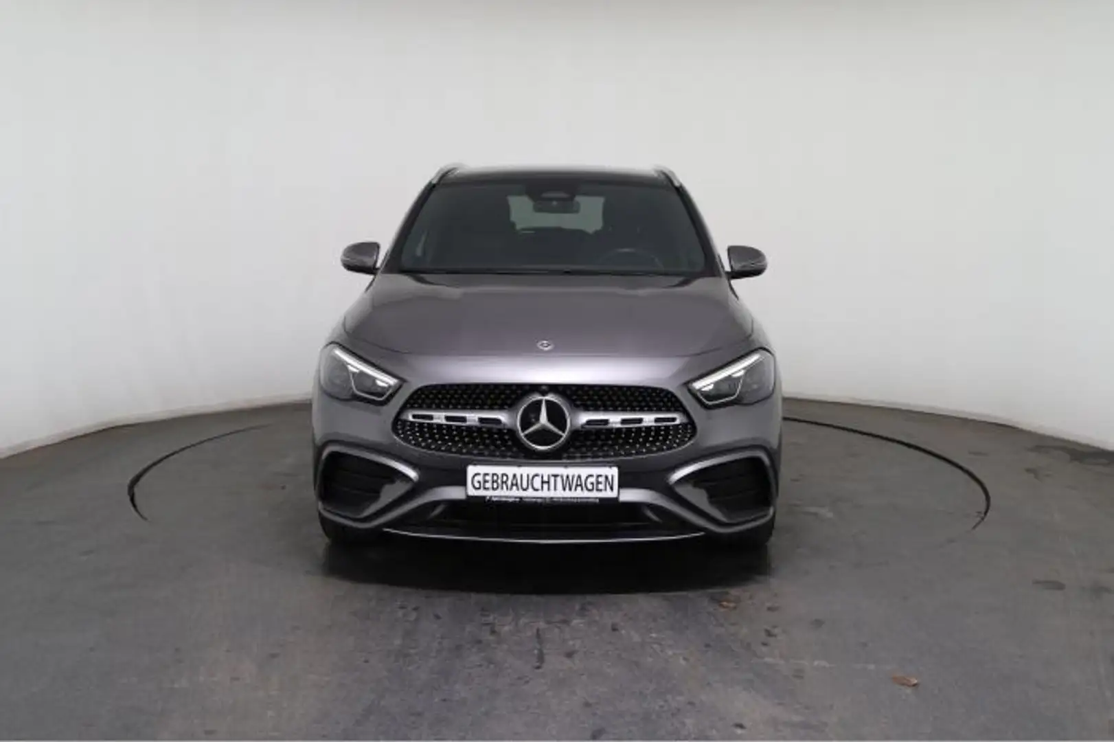 Mercedes-Benz GLA 220 AMG Line (AMG Line) d 4MATIC *PANO*AHK*NAVI*LED... Grau - 2