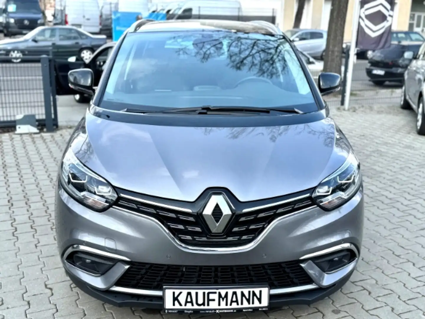 Renault Grand Scenic IV Techno 1.3 TCe 140 EDC 7 SITZE Gris - 2