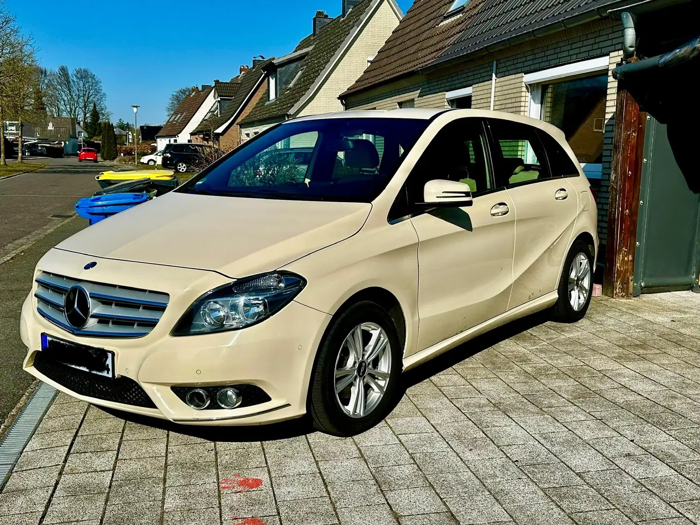 Mercedes-Benz B 180 B-Klasse+Diesel+CDI Žlutá - 1