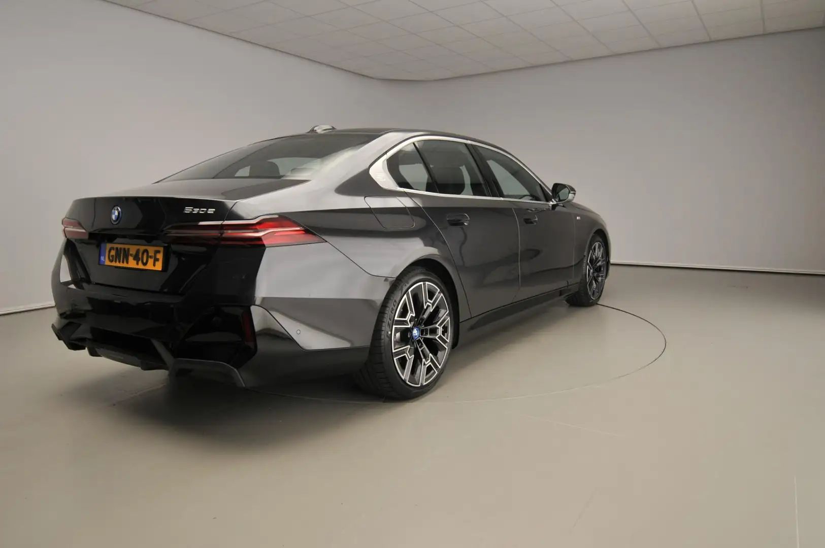 BMW 530 5 Serie Sedan 530e M-Sportpakket / Panoramadak / C Grijs - 2
