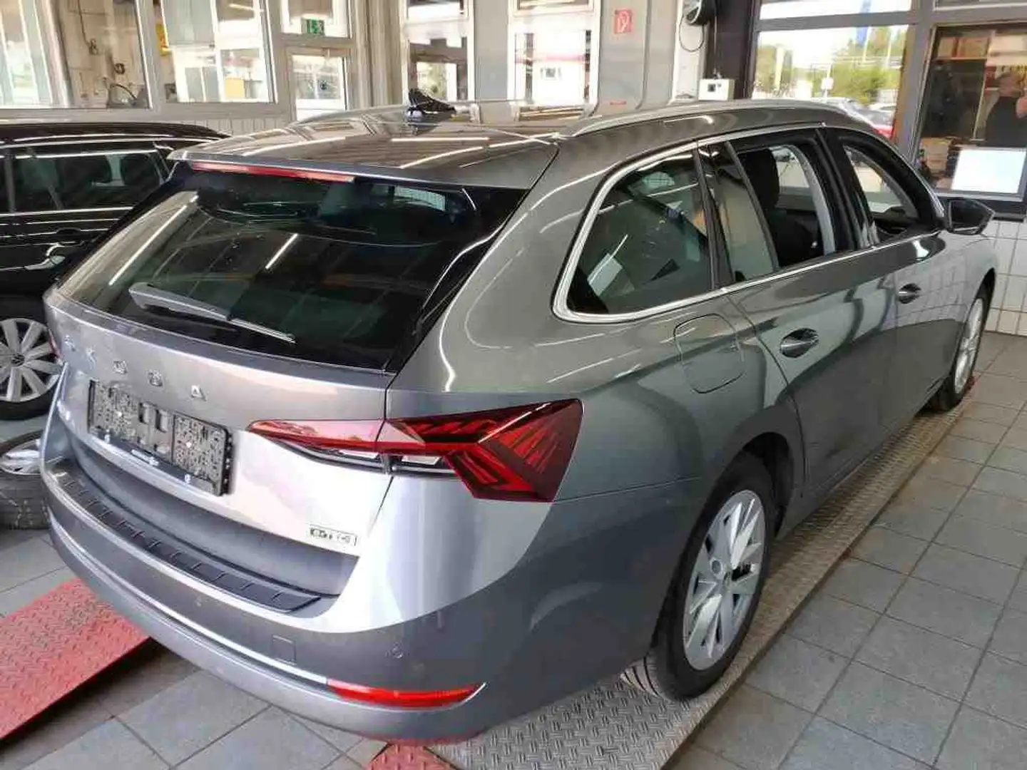 Skoda Octavia Combi 1.5 TSI e-TEC DSG STYLE*LED*AHK*NA Grau - 2
