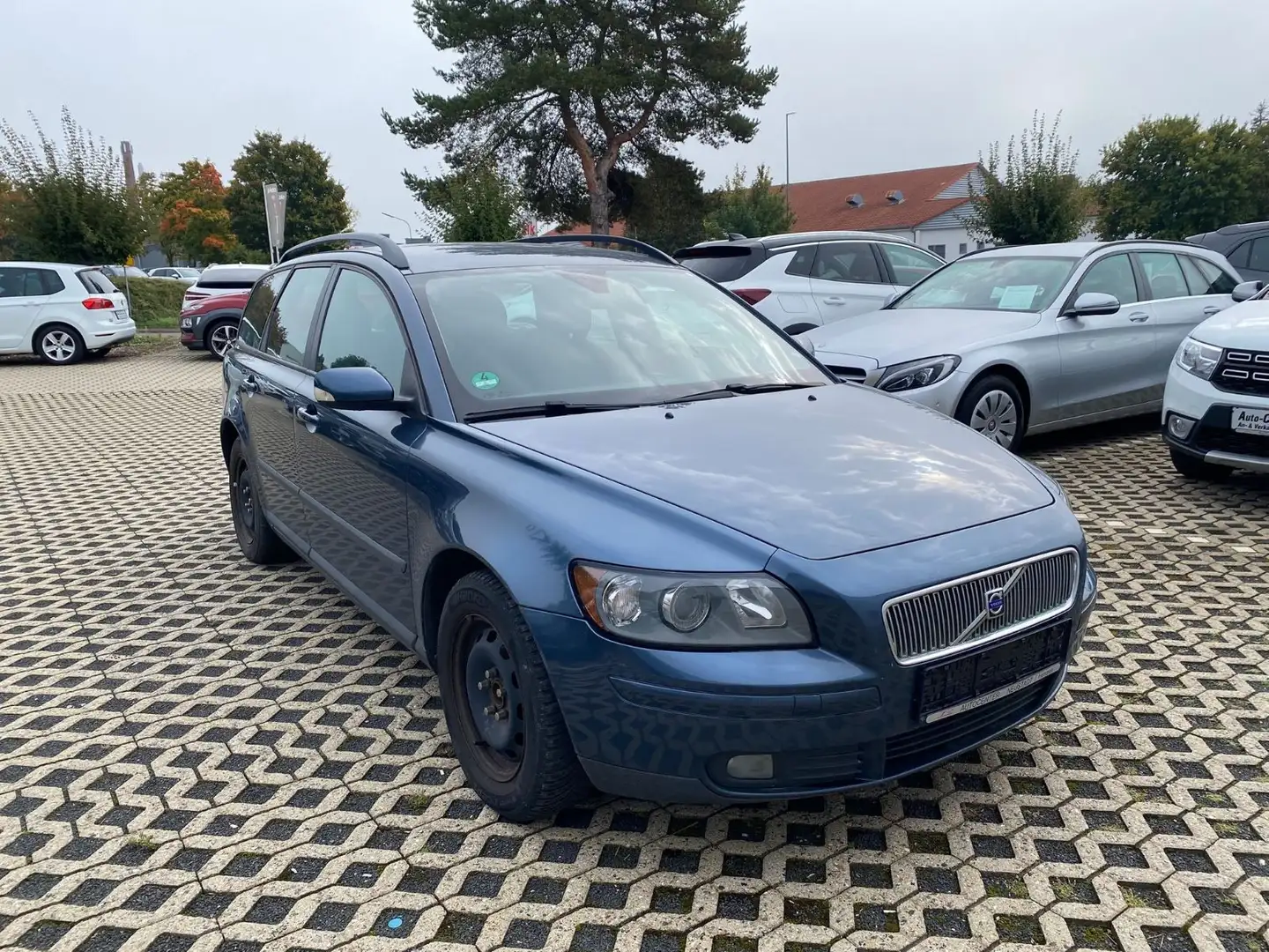 Volvo V50 Kombi 1.6 D Kinetic Blau - 1