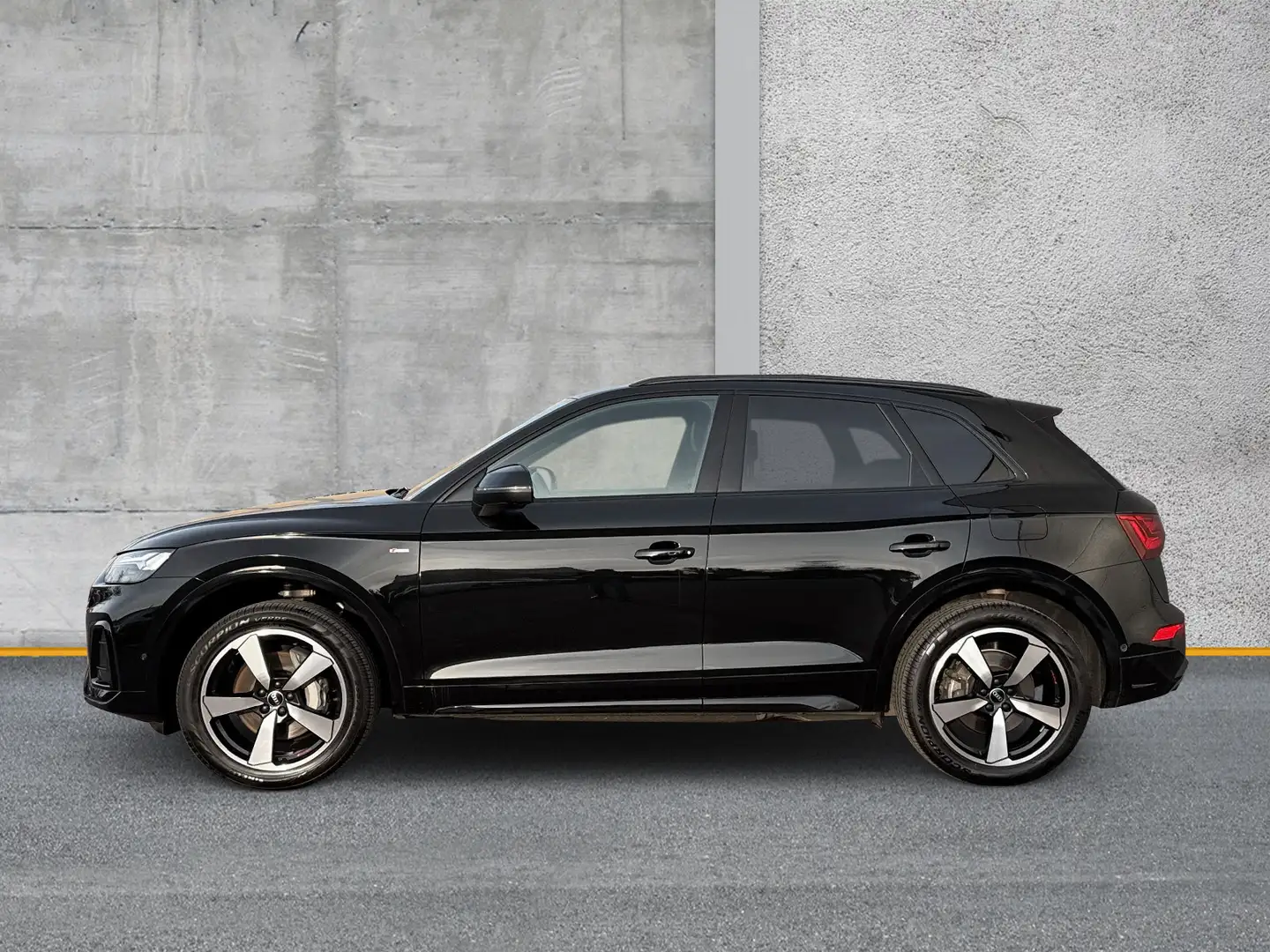 Audi Q5 55 TFSI e qu S line Schwarz - 2