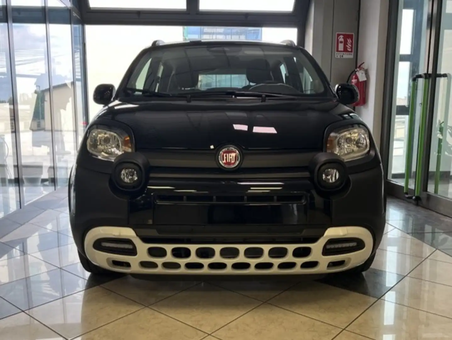 Fiat Panda My25 1.0 70cv Hybrid Pandina Чёрный - 2