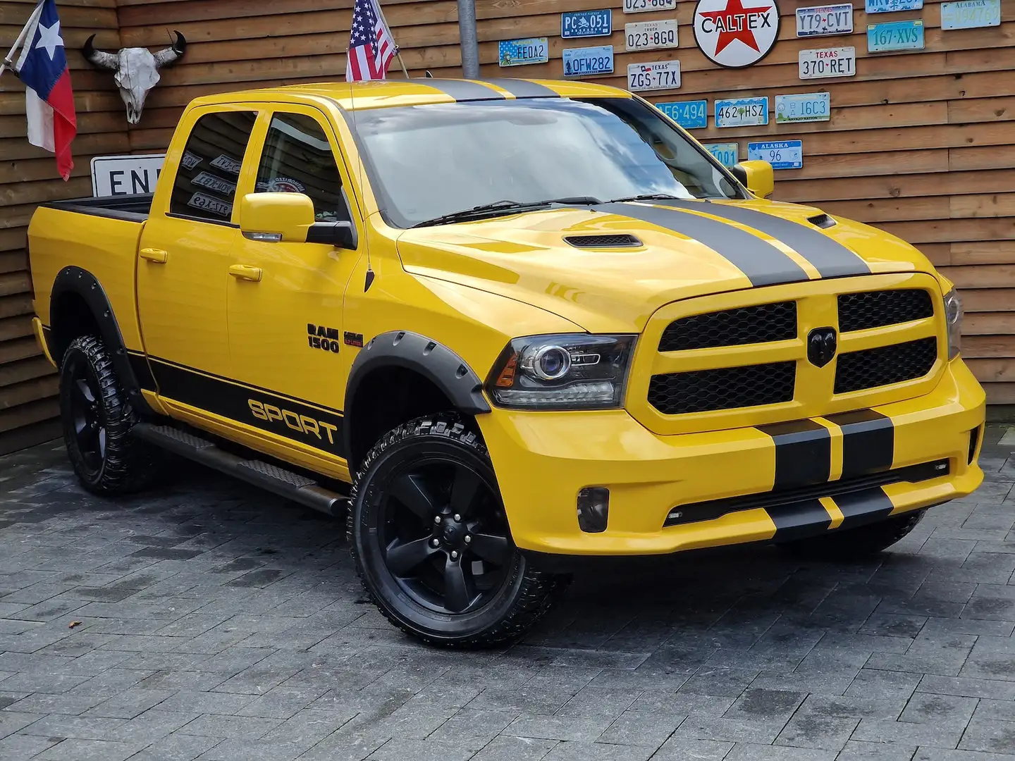 Dodge RAM 1500 RumbleBee 5,7L V8 4x4 AHK SHZ 20´LPG Gelb - 2