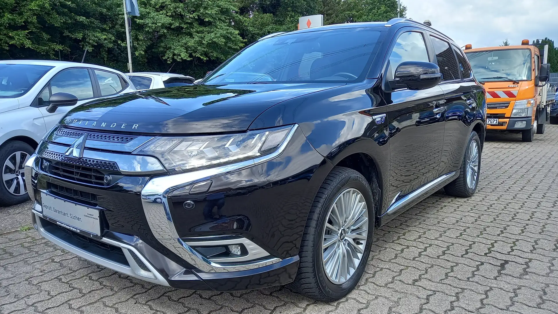 Mitsubishi Outlander PHEV Top 4WD /AHK/ Чёрный - 1