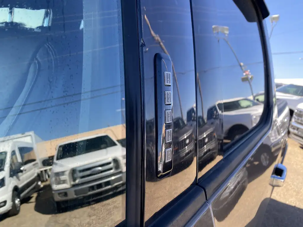 2015 Ford F-150 SuperCrew Lariat SuperCrew 157 | Blind Spot System | Remote — photo 6