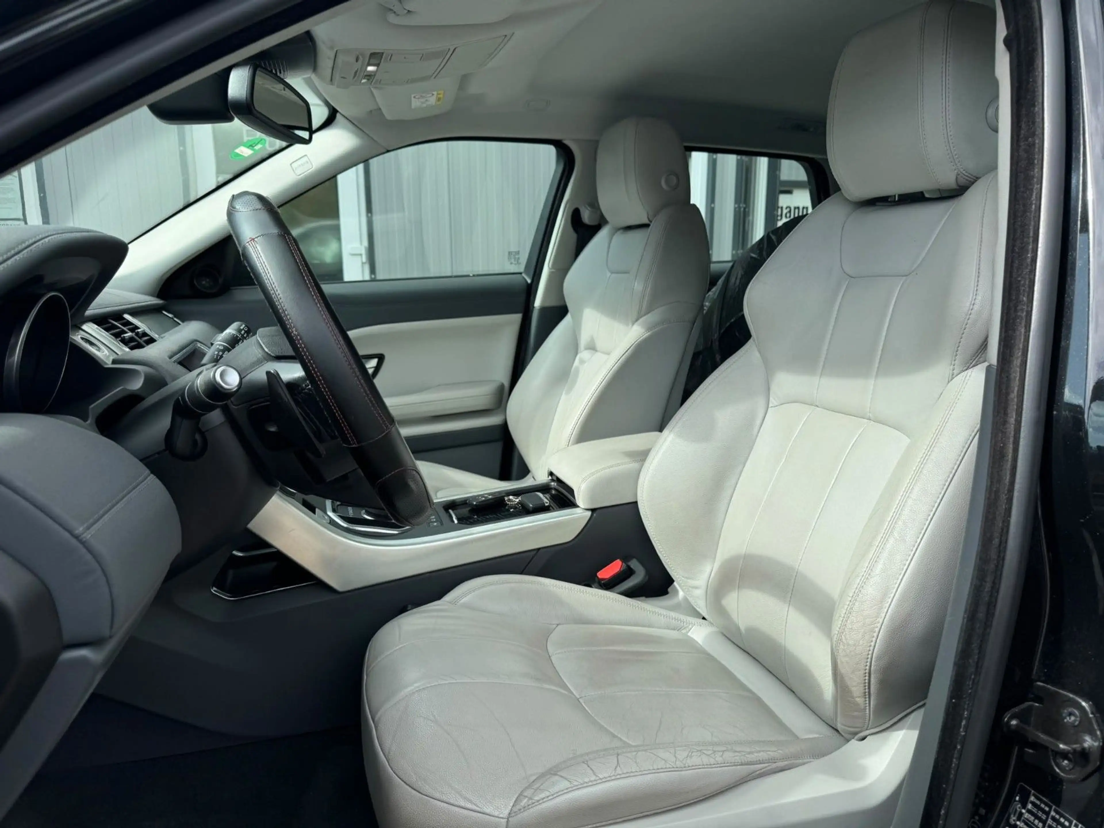 Land Rover Range Rover Evoque SE Dynamic AUTOM°LEDER°SITZH! — photo 9