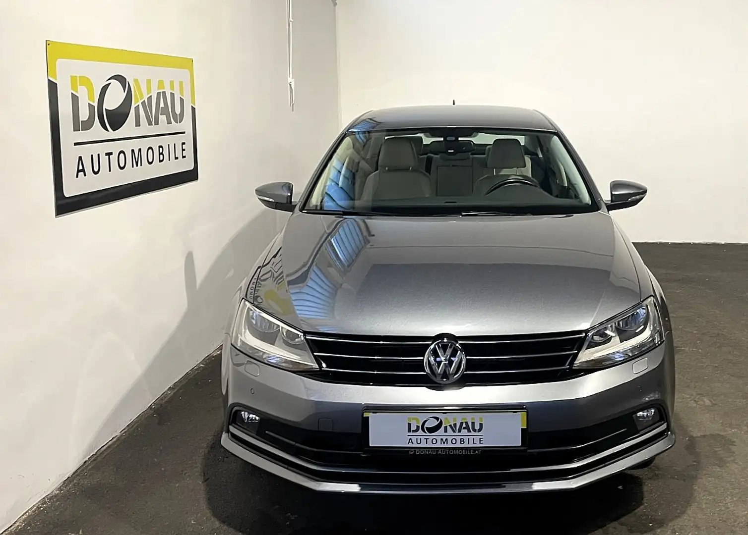Volkswagen Jetta 1,4 TSI Highline DSG * ERSTBESITZ * TOPZUSTAND * Gri - 2