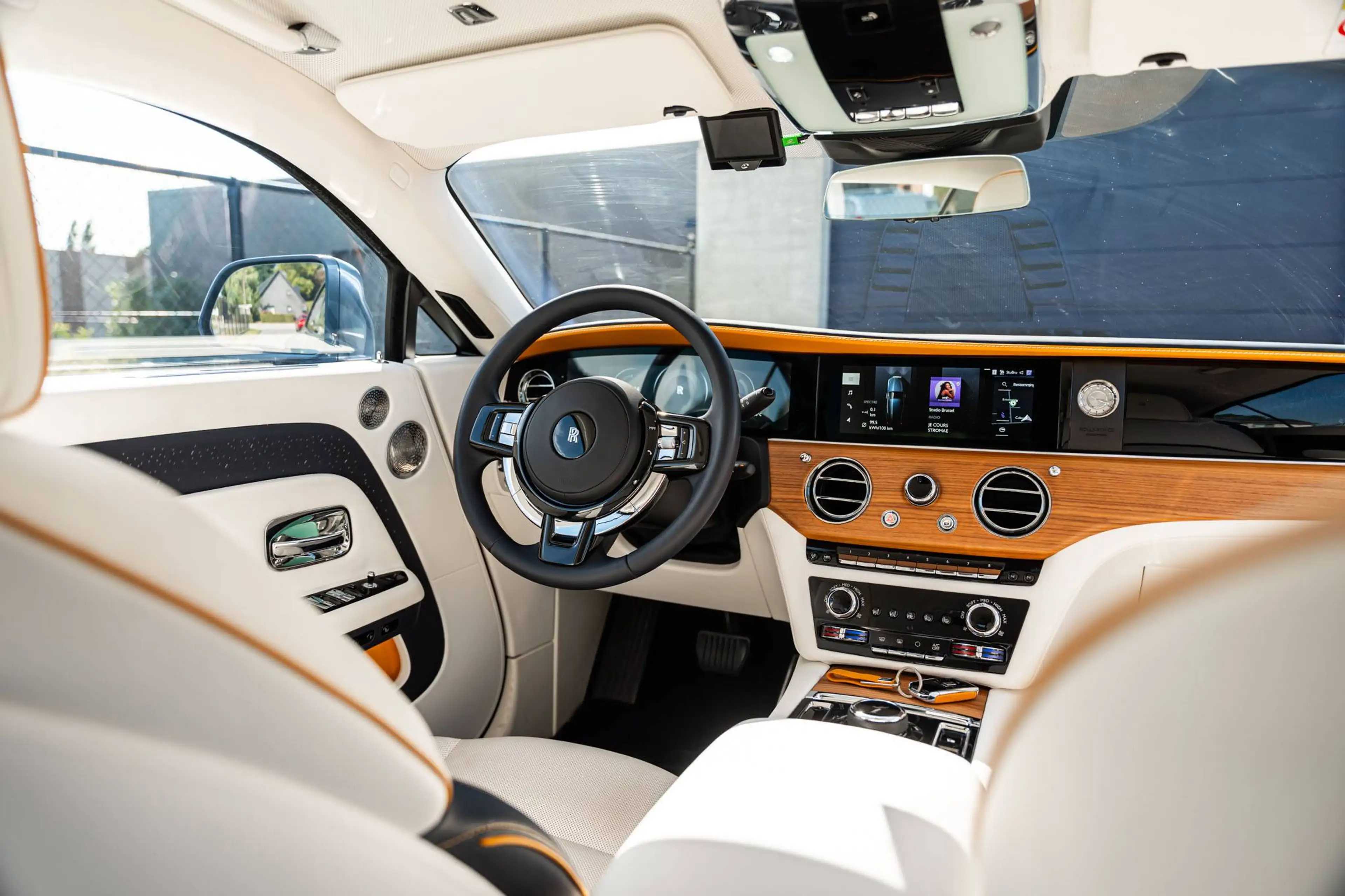 Rolls-Royce Spectre Commissioned Specification — photo 11