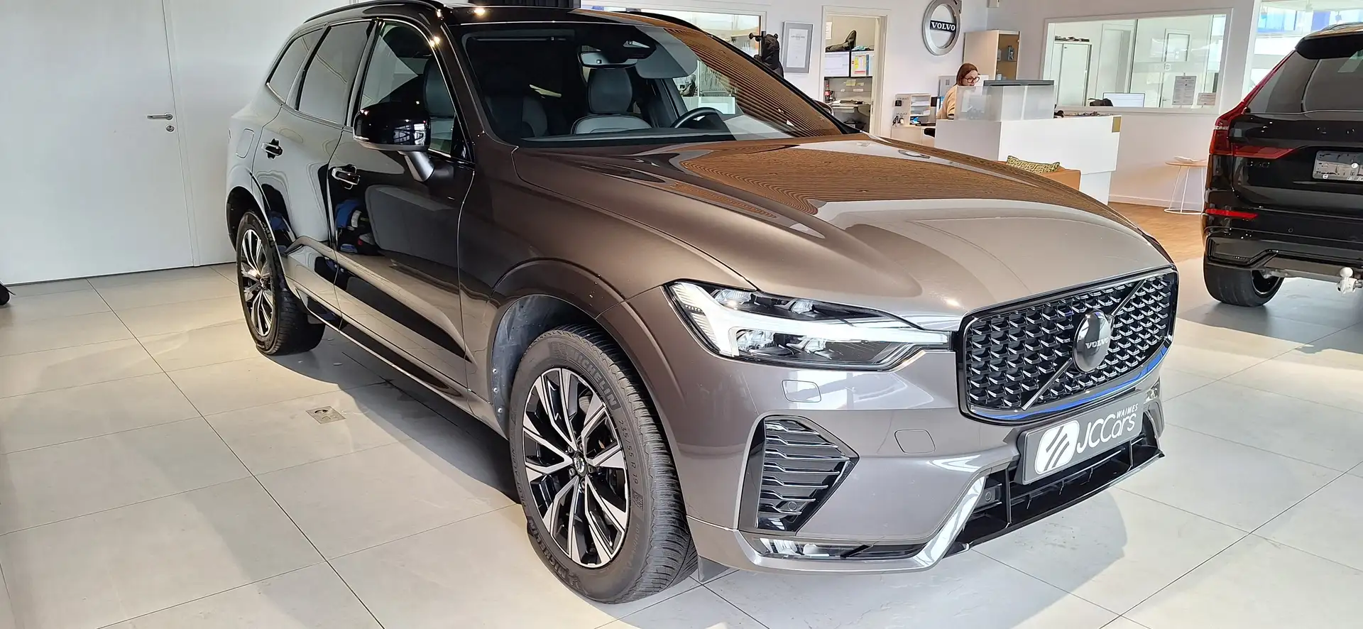 Volvo XC60 XC60 2.0 B4 MHEV AWD Plus Dark Gris - 2