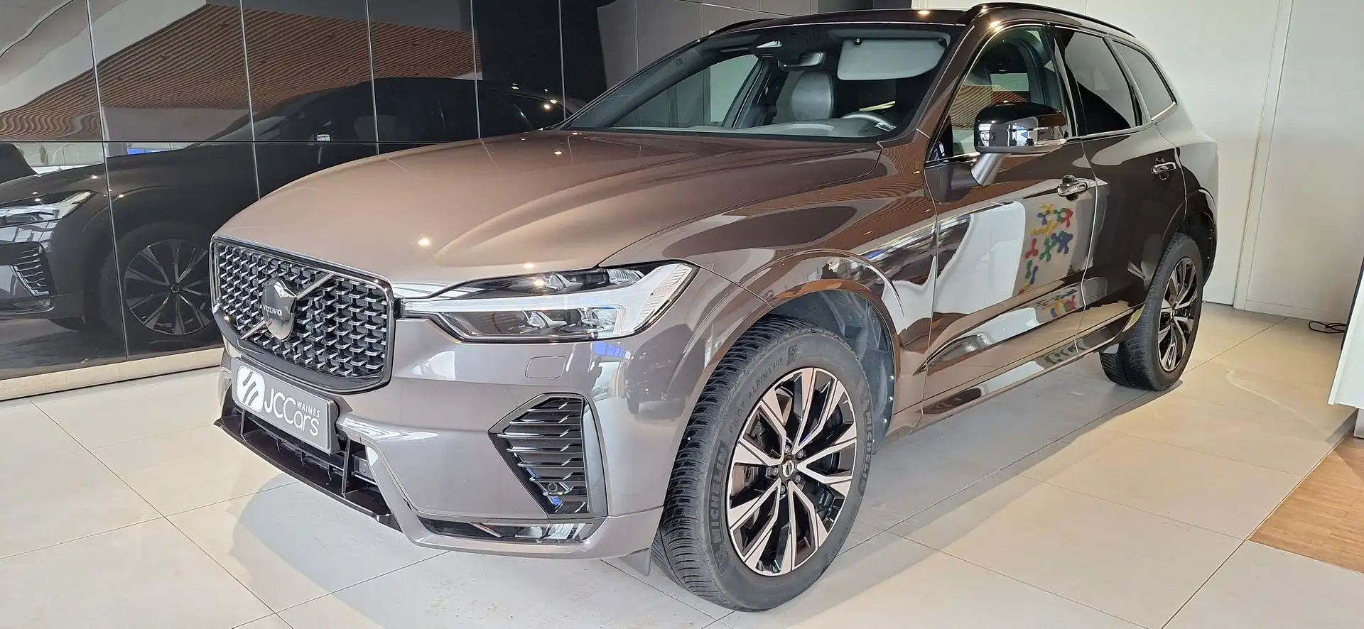 Volvo XC60 XC60 2.0 B4 MHEV AWD Plus Dark Gris - 1