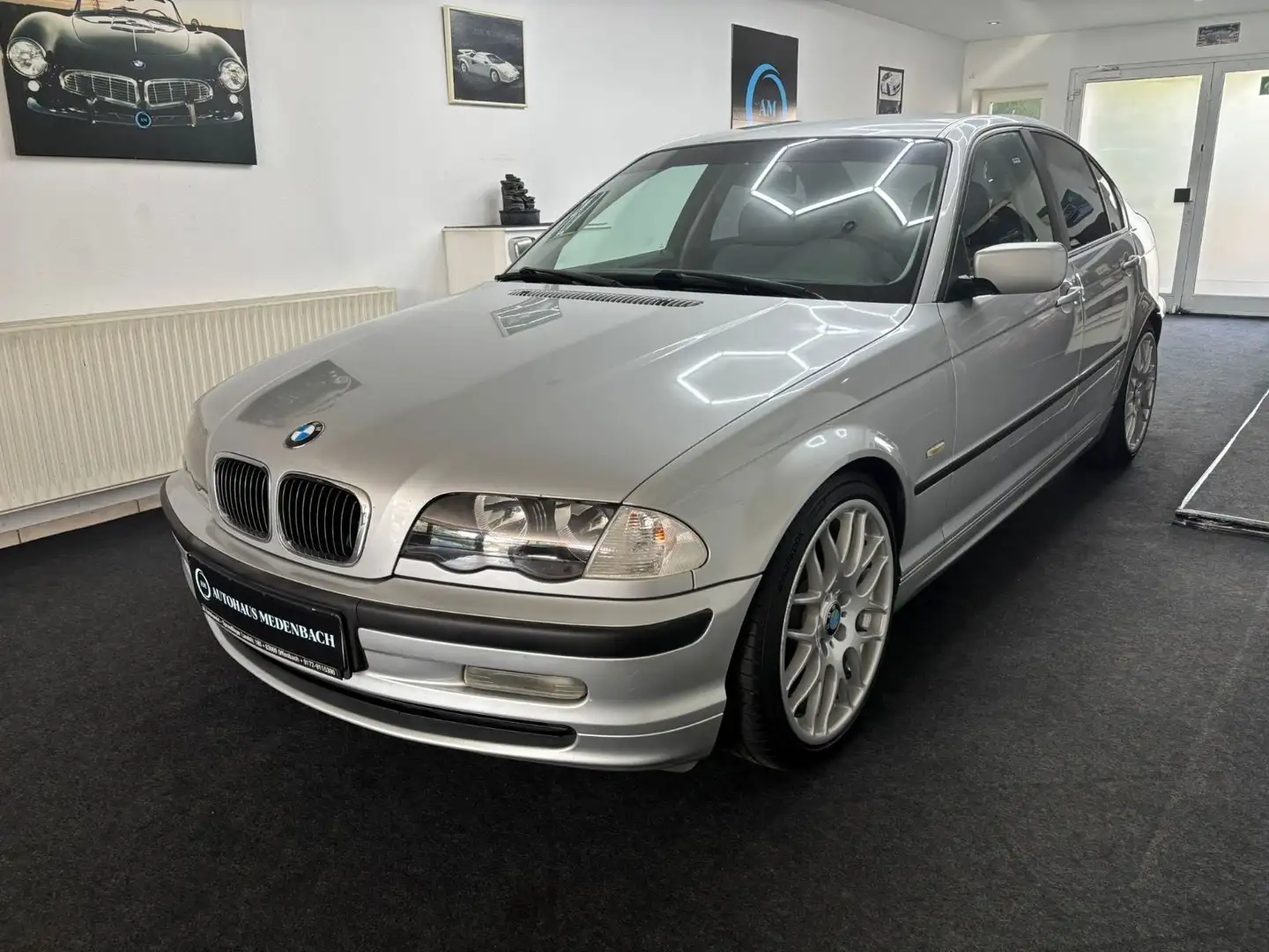 BMW 320 i M50 6 Zylinder Garagenfahrzeug Top Zustand Argento - 1