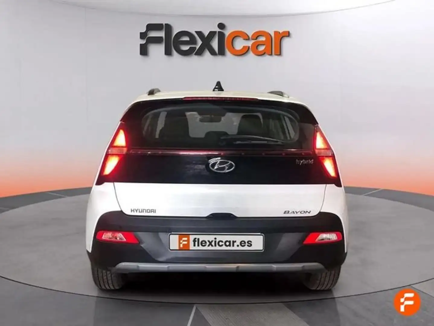 Hyundai BAYON 1.0 TGDI 74kW (100CV) 48V Klass Blanco - 2