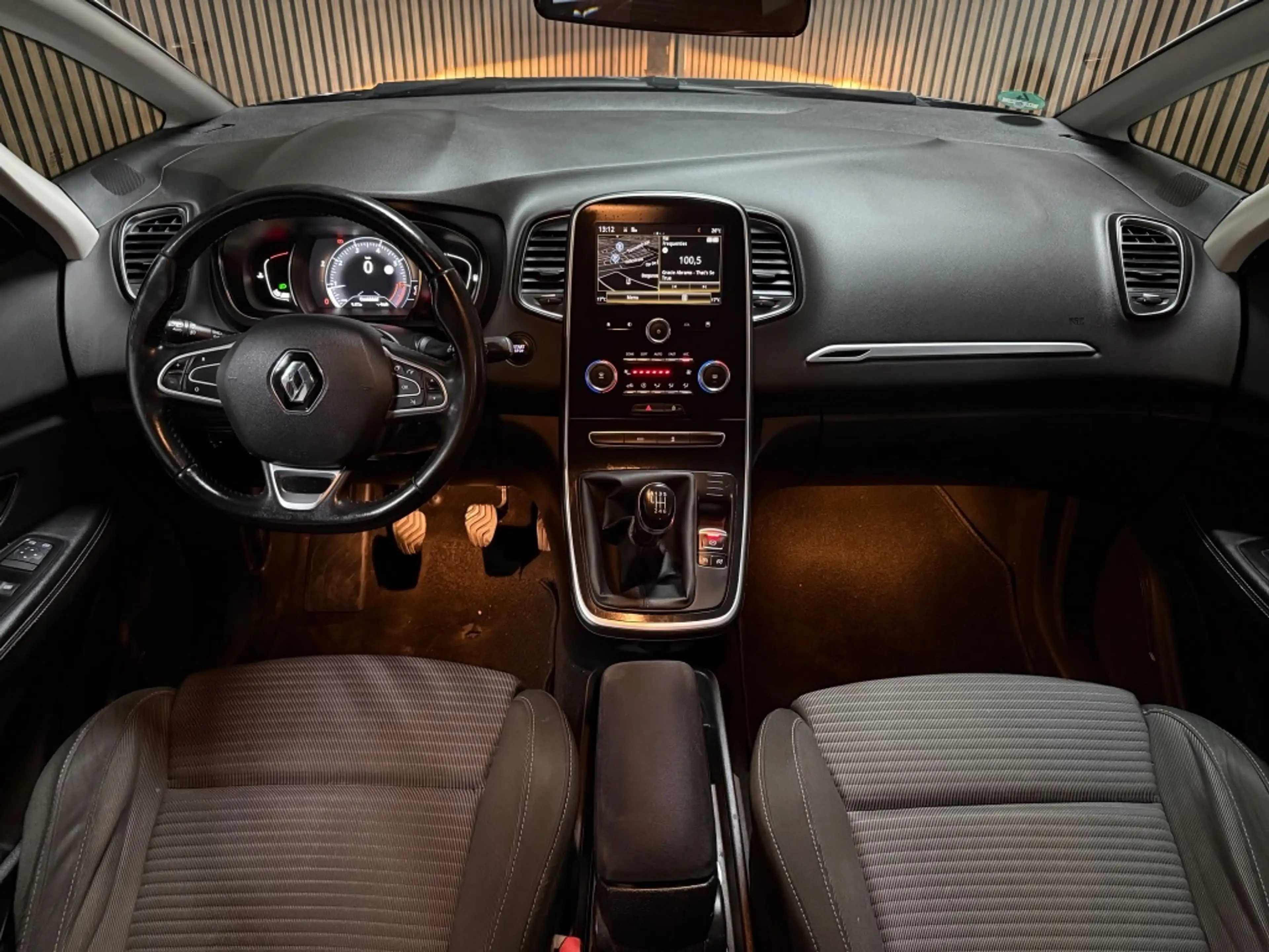Renault Grand Scenic 1.2 TCe Life 7p. — photo 7