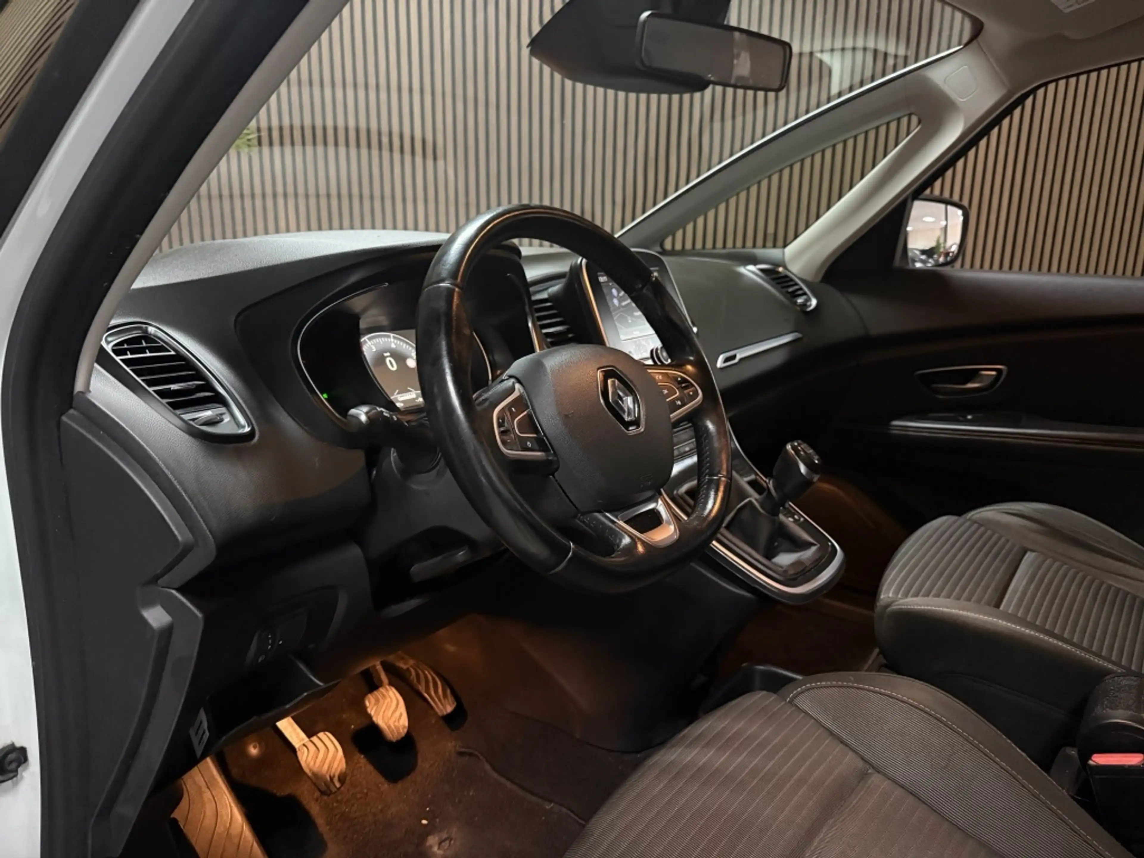 Renault Grand Scenic 1.2 TCe Life 7p. — photo 8