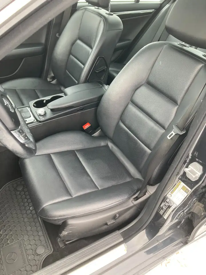 Mercedes-Benz C-Class снимка Mercedes-Benz C-Class