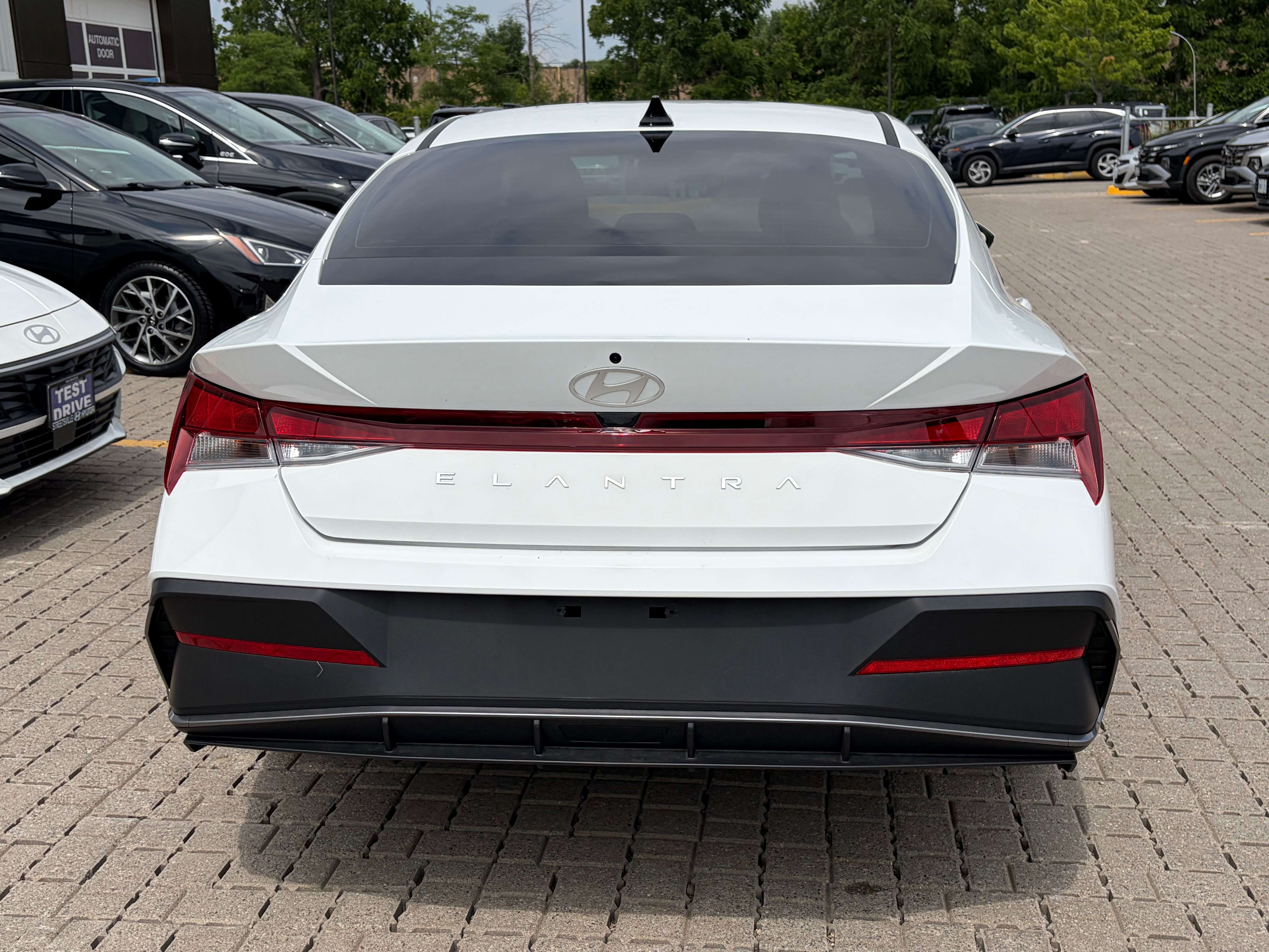 2024 Hyundai Elantra Essential — снимка 1