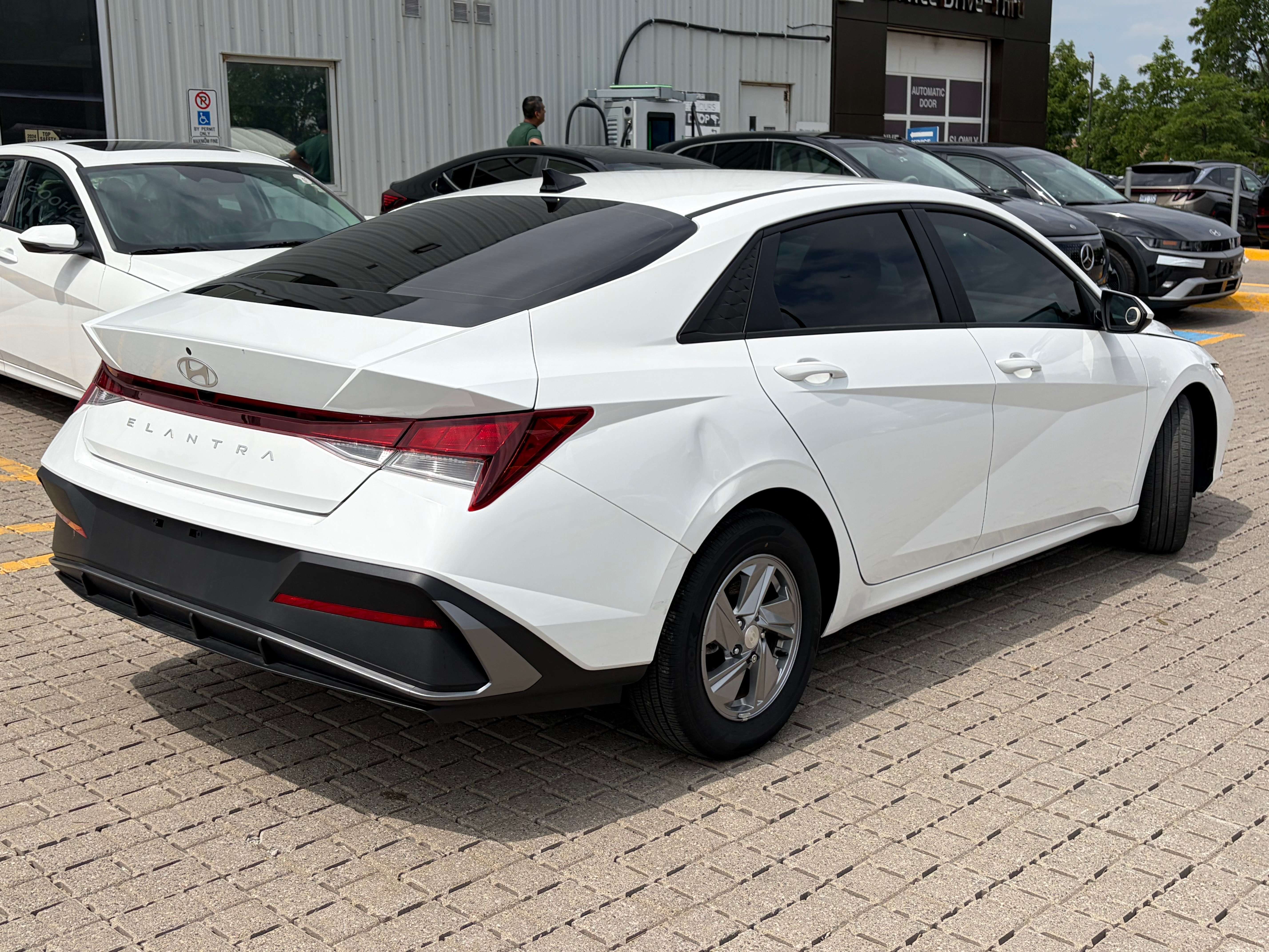 2024 Hyundai Elantra Essential — снимка 1