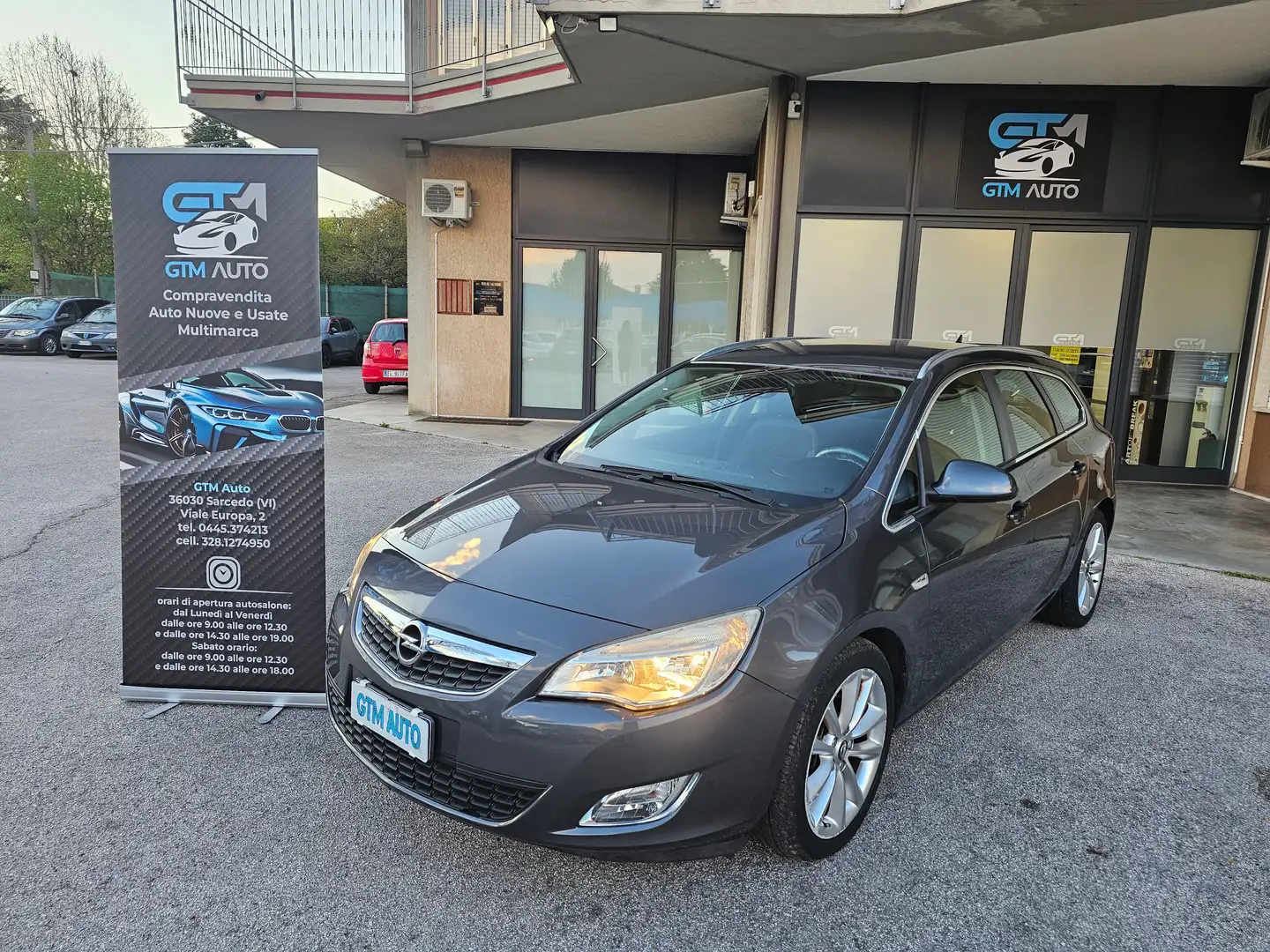 Opel Astra Gris - 1