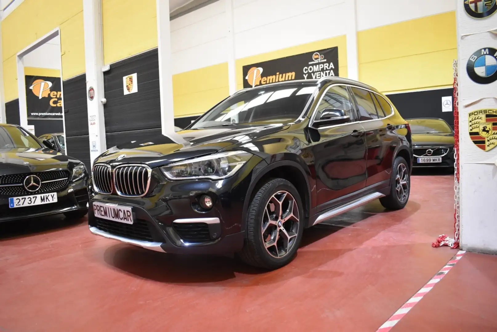 BMW X1 sDrive 18dA Černá - 1