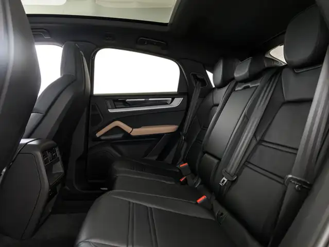 Porsche Cayenne view 15