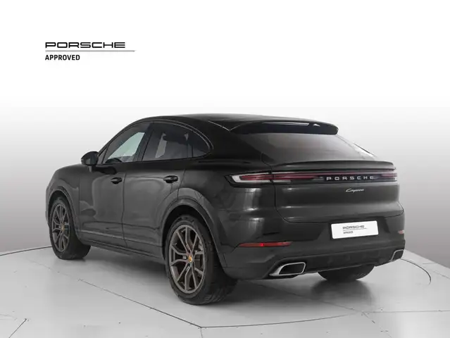 Porsche Cayenne view 3