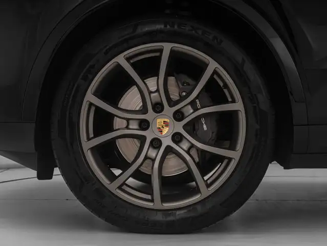 Porsche Cayenne view 9