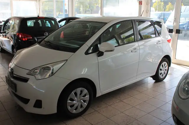 Toyota Verso-S Life