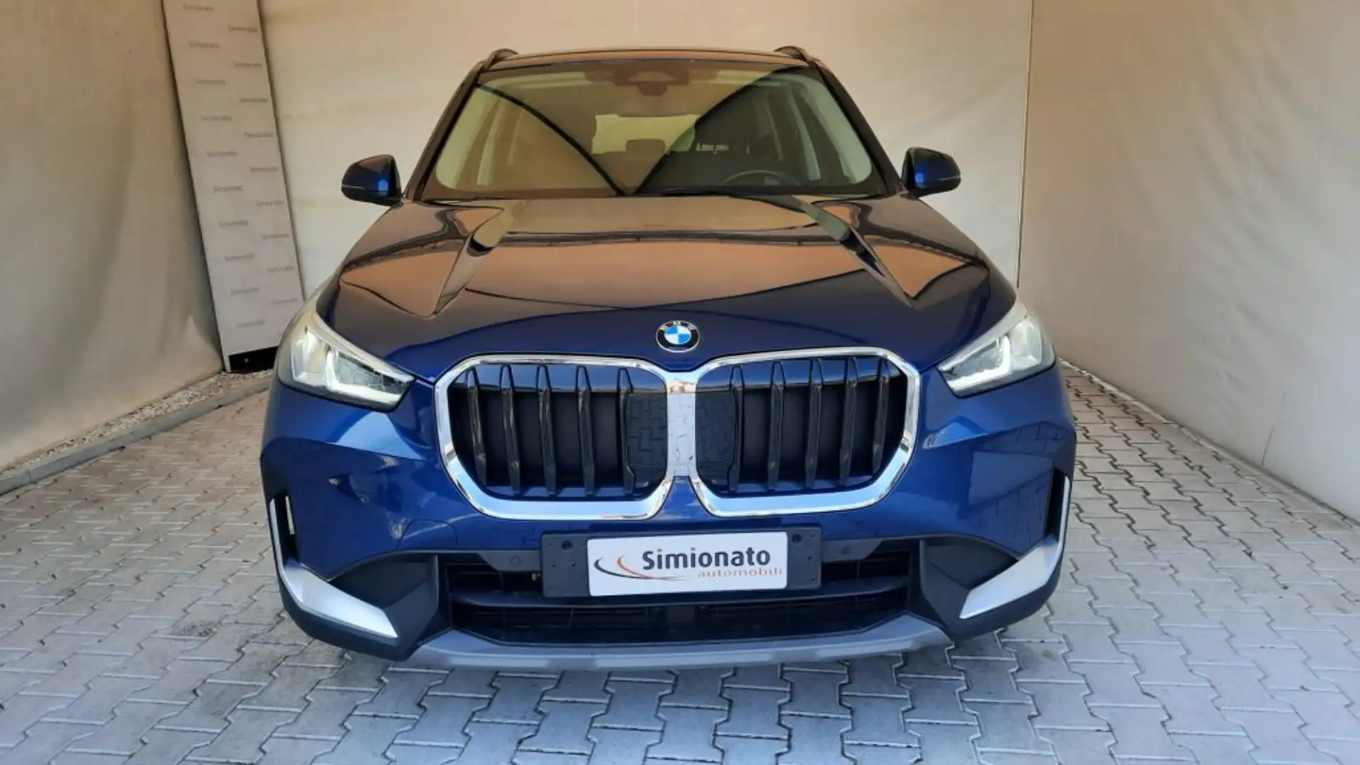 BMW X1 sDrive 18i Bleu - 2
