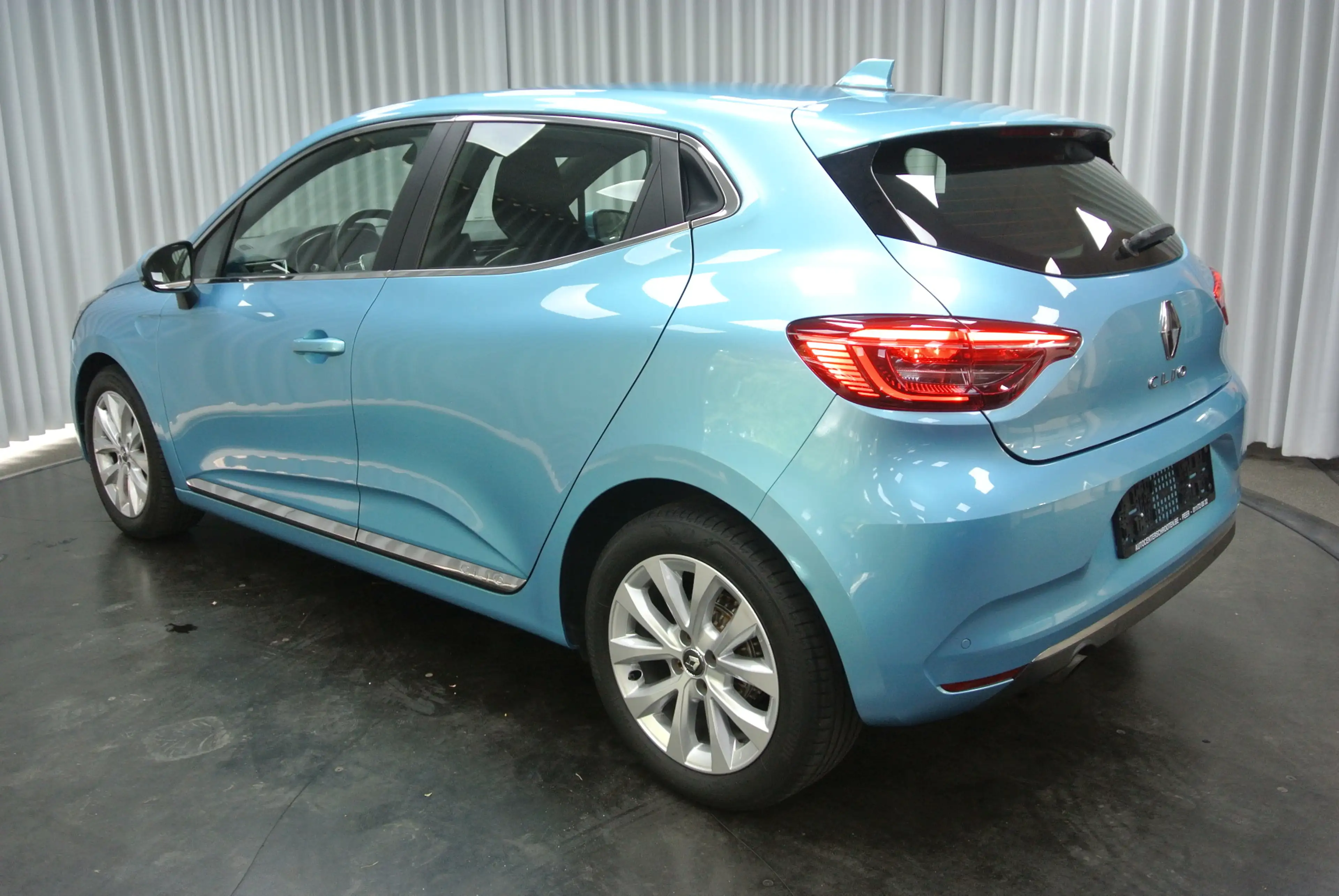 Renault Clio — photo 7