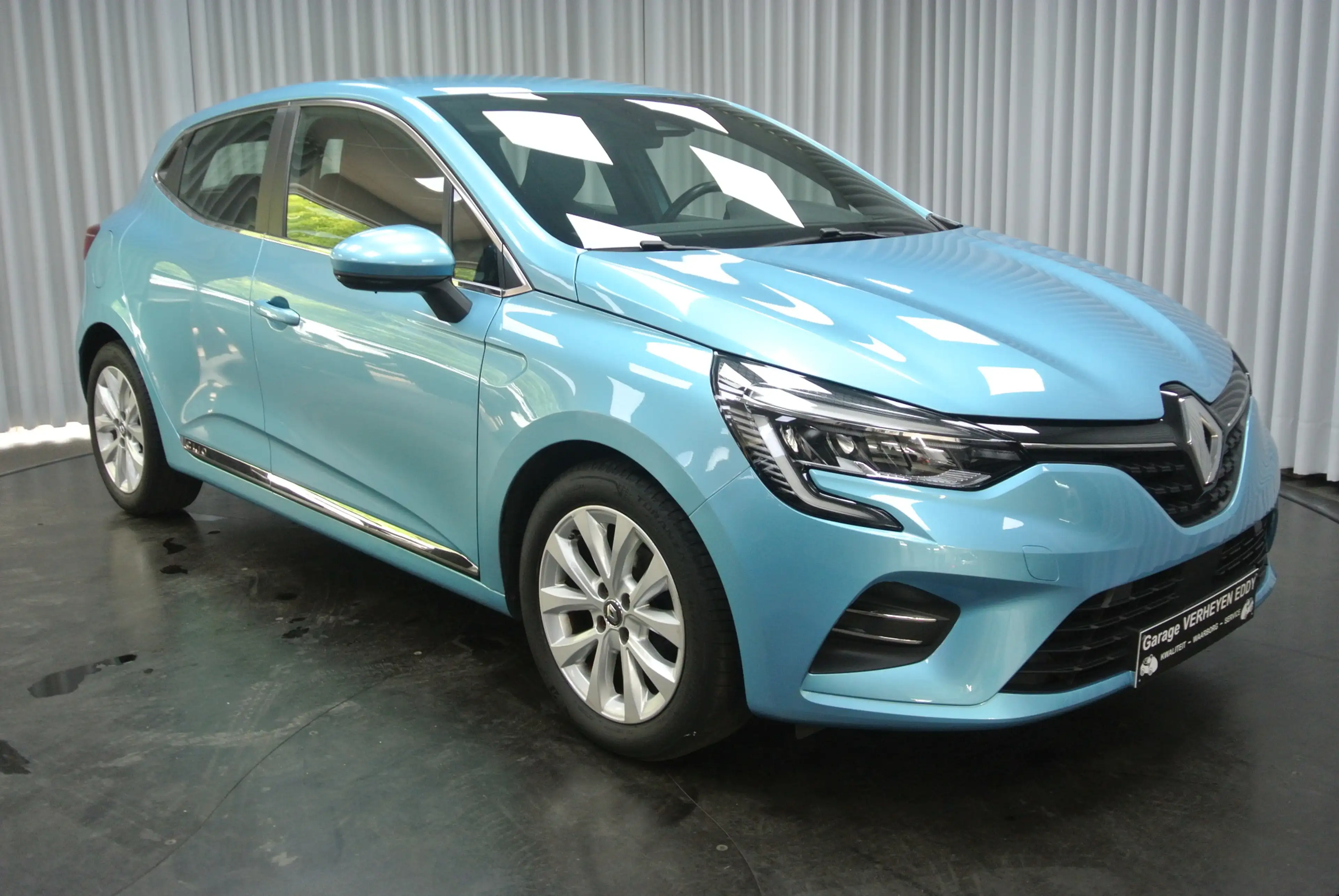 Renault Clio — photo 11