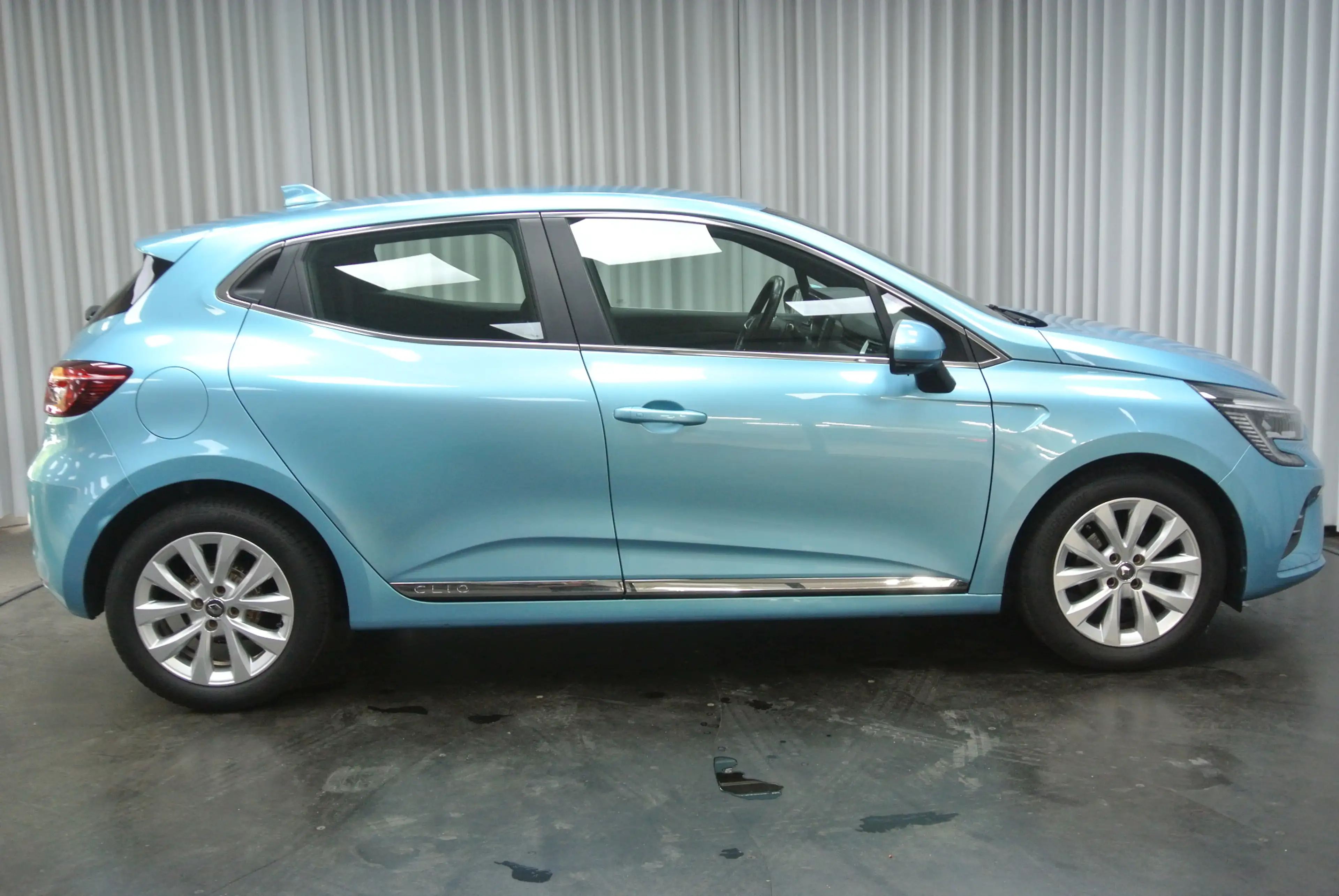 Renault Clio — photo 10