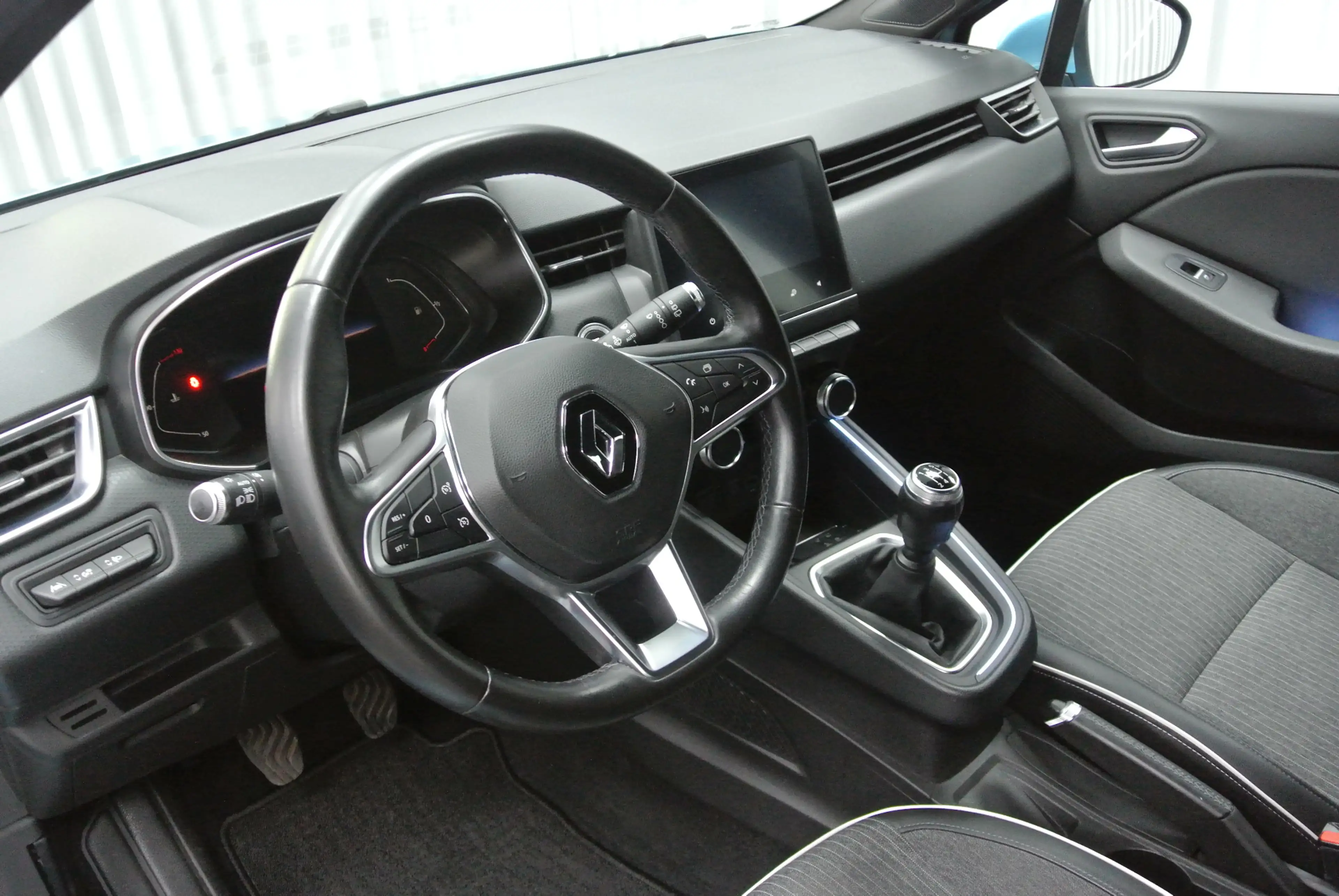 Renault Clio — photo 14