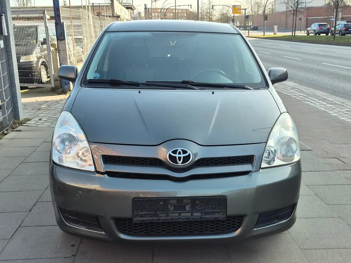 Toyota Corolla Verso 1.8 Luna Gris - 2