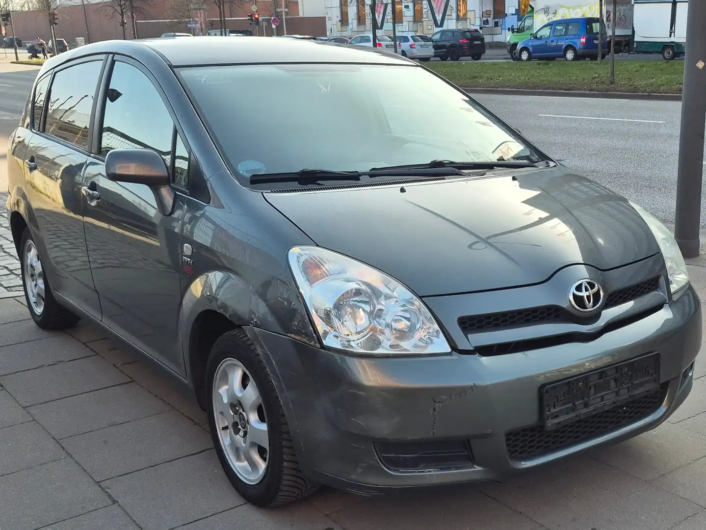 Toyota Corolla Verso 1.8 Luna Gris - 1