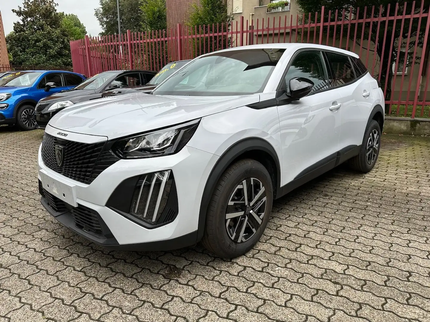 Peugeot 2008 1.2 puretech Active Blanc - 1