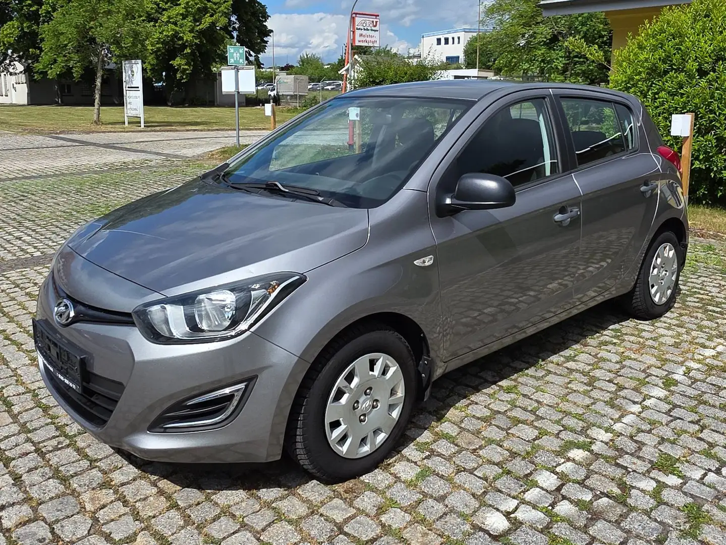 Hyundai i20 i20 1.4 CRDi Classic Silber - 1