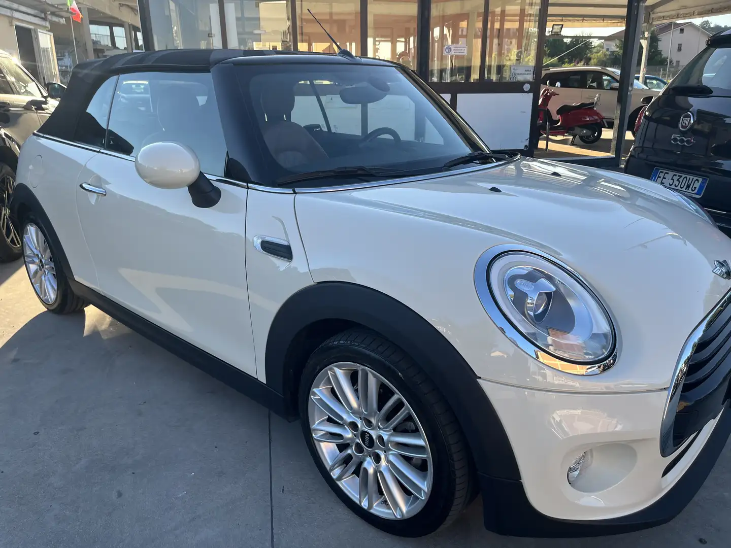 MINI Cooper D Cabrio 1.5 Hype - 2
