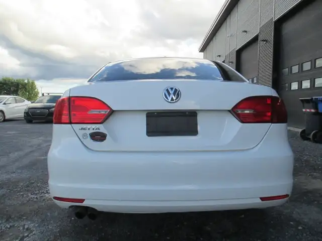 Volkswagen Jetta 2012 — photo 8