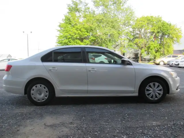 Volkswagen Jetta 2012 — photo 4
