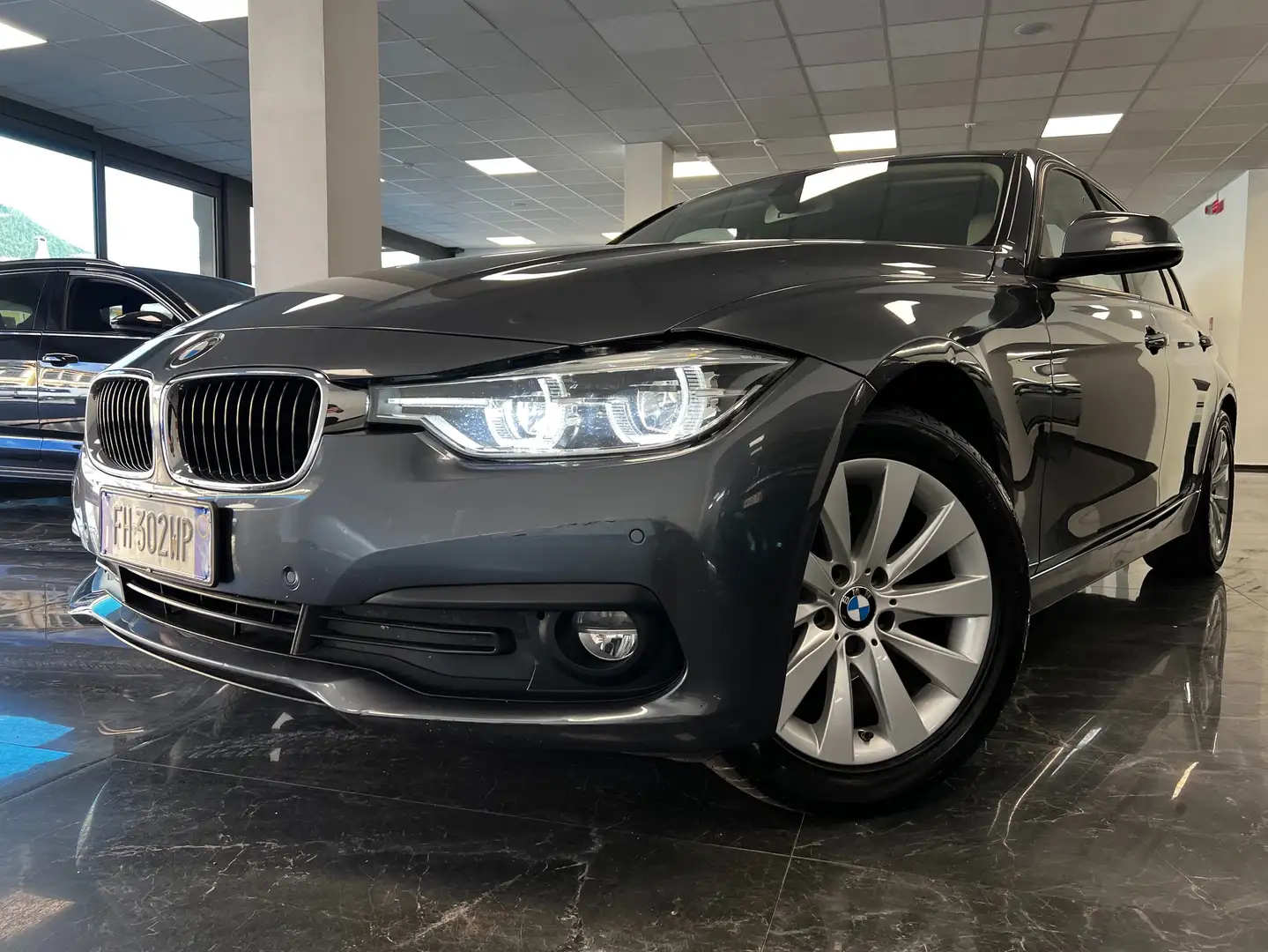 BMW 318 d Business Advantage aut. NAVI Grigio - 1
