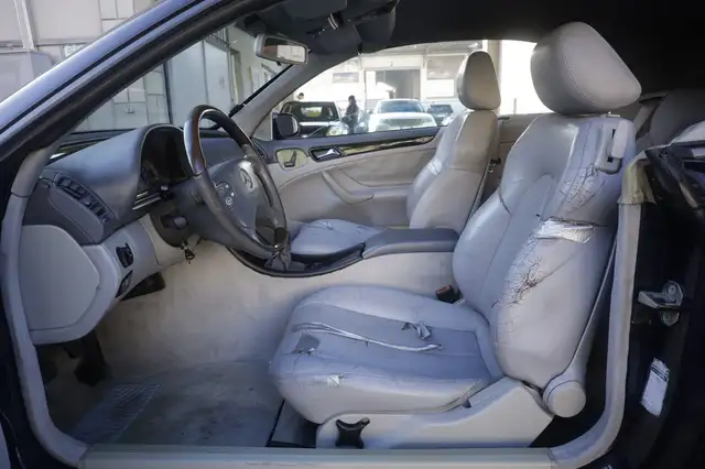 Mercedes-Benz CLK view 17